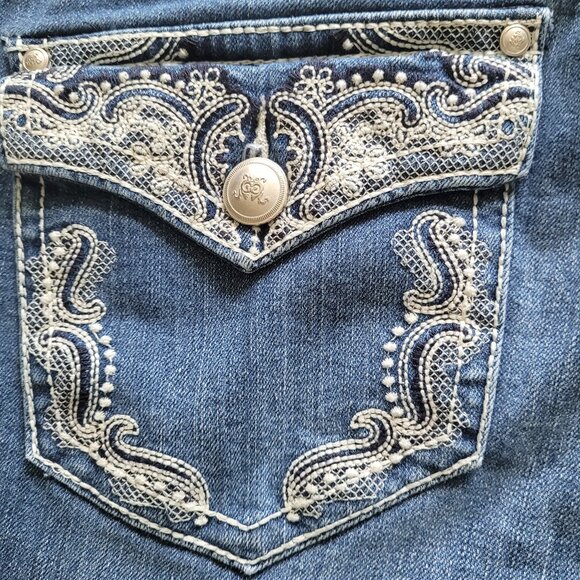 Blue Jean Womens Shorts Embellished Embroidered ND Weekend Size 10 - Picture 14 of 14